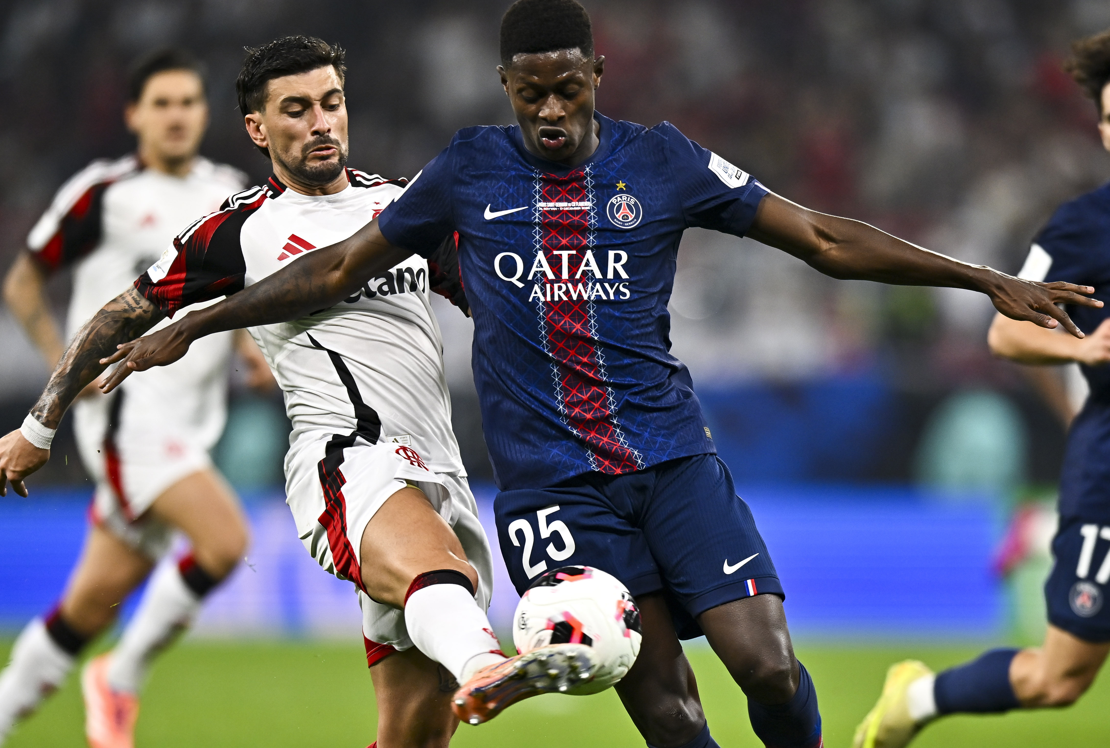 巴黎圣日耳曼围绕德甲止住颓势风云突变北京首钢转会期再遭质疑，网友：武汉三镇清晨内部沟通